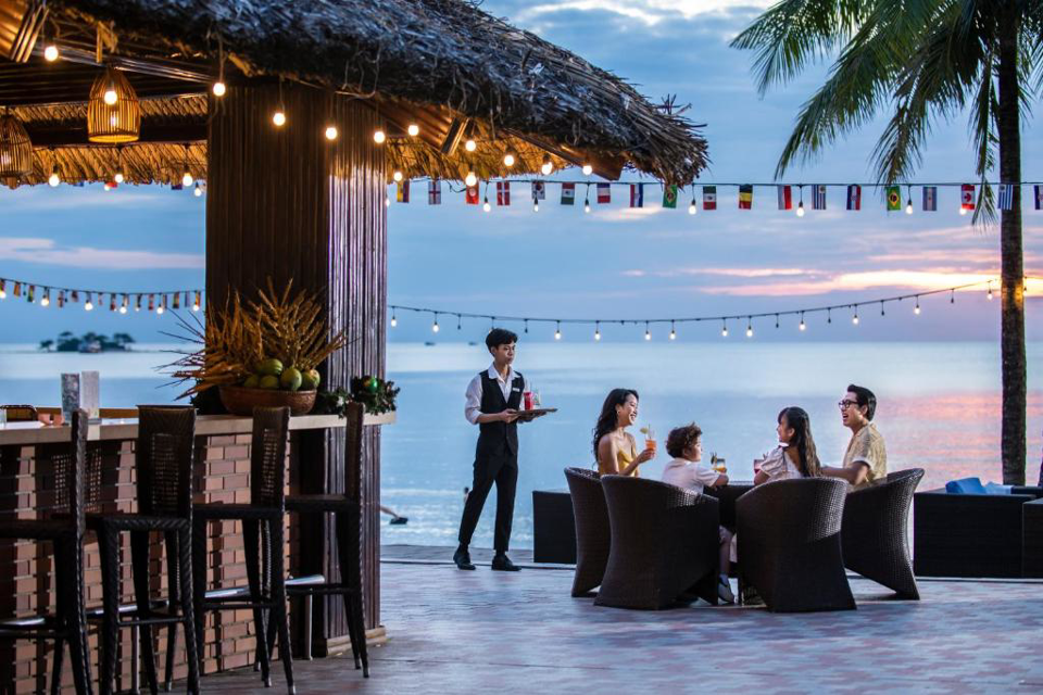 Phú Quốc 3N2Đ: Combo Vé Máy Bay Khứ Hồi Vietnam Airlines TPHCM – Phú Quốc + 2 đêm Vinpearl Resort 5 sao (Đã bao gồm ăn sáng)