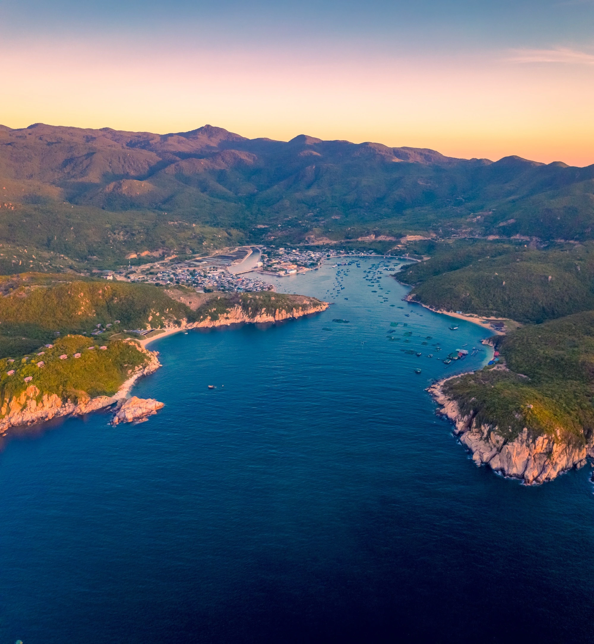 Caravan Ninh Thuận: Vịnh Vĩnh Hy - trekking Núi Chúa - làng gốm Bàu Trúc